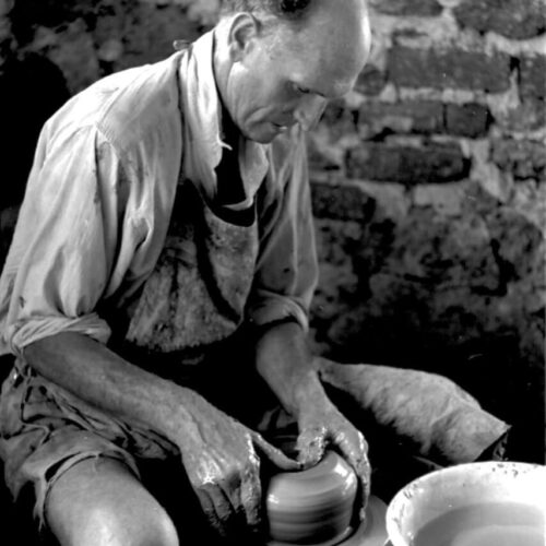 Guy Grey-Smith at work in his ceramic studio (photo: Richard Woldendorp)